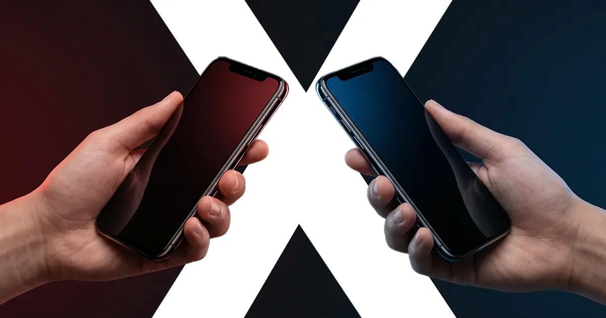 Imagem de comparação entre marketplace e app próprio, com dois smartphones em destaque, ilustrando pedidos com desconto em diferentes canais.